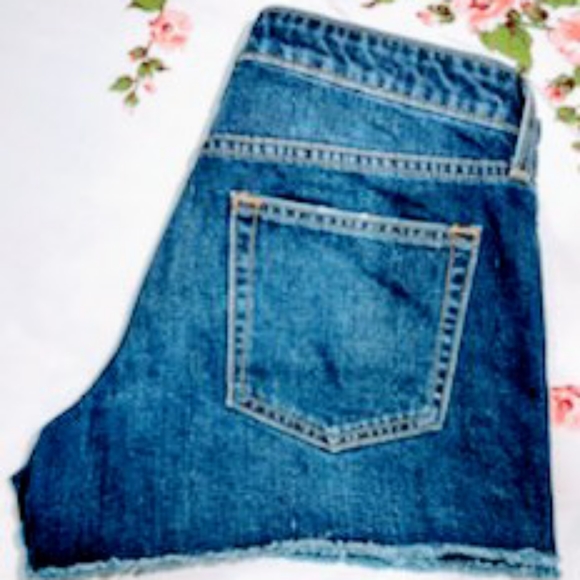 Sexy Distressed Boyfriend Shorts - Picture 2 of 5